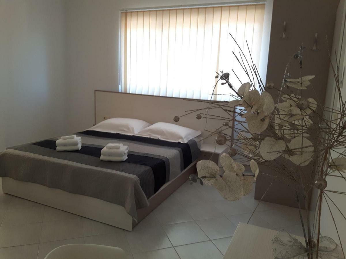 Apartments Nika Трогир Экстерьер фото